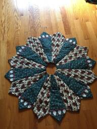Christmas Tree Skirt, 42 Inch Diameter, Santa, Debbie Mumm Fabric, Quilted, Slim, Skinny, Green - thumbnail 1