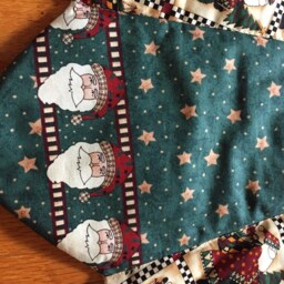 Christmas Tree Skirt, 42 Inch Diameter, Santa, Debbie Mumm Fabric, Quilted, Slim, Skinny, Green - thumbnail 4