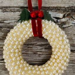 Pearl Bead Christmas Wreath Small Holiday Window Decor - thumbnail 3