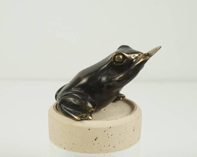 Frog Eating Coin Statue, 2.5 - image 1