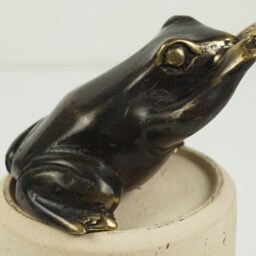 Frog Eating Coin Statue, 2.5 - thumbnail 3