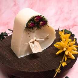 Beauty Scents Handmade Heart Shape Scented Natural Wax Candle With Rose Buds Small - thumbnail 3