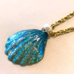Mermaid Mirror Seashell Necklace Glows Initial Necklace - Custom Beach Wedding - thumbnail 3