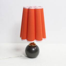 Handmade Scallop Orange Fabric Table Lamp With Ceramic Base - thumbnail 3