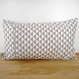 50 X 30 cm Cushion Cover, Scandinavian, Graphic Print Fabric & Drops, Red Purple Blue, Grey Triangle Printed Back, Trend - thumbnail 2
