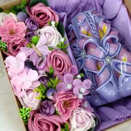 Medium Gift Box With Soap Roses & A Carved Candle Gift For Her Mother's Day Wedding Birthday Valentine's Luxury Handmade Soap Bouquet - thumbnail 3
