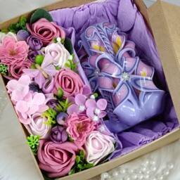 Medium Gift Box With Soap Roses & A Carved Candle Gift For Her Mother's Day Wedding Birthday Valentine's Luxury Handmade Soap Bouquet - thumbnail 2