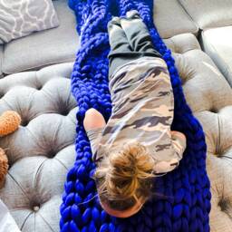 Chunky Knit Blanket, Royal Blue Oversized Handmade Braided Knot Knitted Blanket Acrylic, Vegan - thumbnail 2
