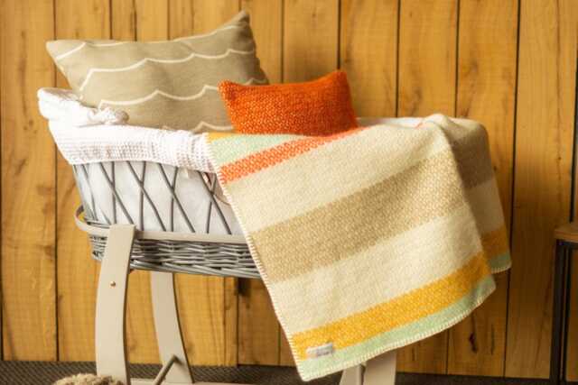 Baby Pram Crib Blanket Pure New Wool 4 Colourways - image 1