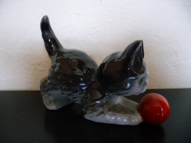 Funny Cat Figurine Made Of Porcelain - image 1