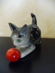 Funny Cat Figurine Made Of Porcelain - thumbnail 2