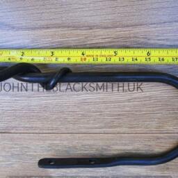 A Pair Of Wrought Iron Curtain Holdbacks With Forged Mouse Tail Finial Ends - thumbnail 4