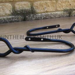 A Pair Of Wrought Iron Curtain Holdbacks With Forged Mouse Tail Finial Ends - thumbnail 2