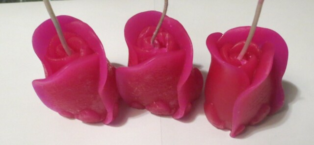 Valetines Day Rose Bud Candle 3 Pcs Set Gift Boxed Makes A Nice Wedding Or Party Favor - image 1