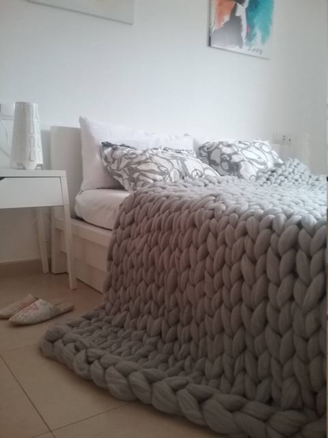 Super Chunky Blanket. Giant Knitted Merino Wool Throw. Big Yarn. Grande Punto. Fashion Trend - Big Stitch Blanket Cloud Color - image 1