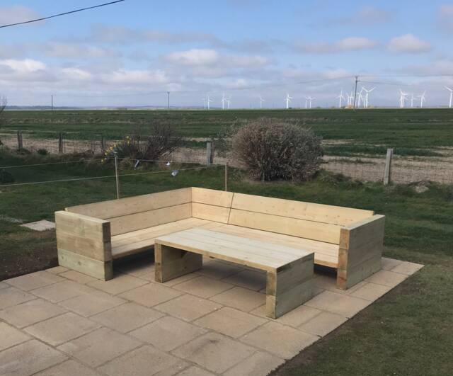 Garden Corner Sofa. Chunky Sleeper Style - image 1