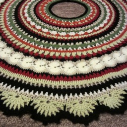 Mandala Crochet Christmas Tree Skirt - thumbnail 4