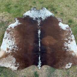 Exotic Cowhide Rug Brown & White-Genuine Skin Rugs-Hair On For Home Decor-Luxury Floor Area Rugs-Brazilian - thumbnail 2
