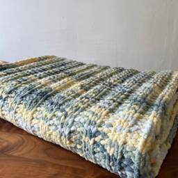 Super Soft Knitted Throw Blanket - thumbnail 3