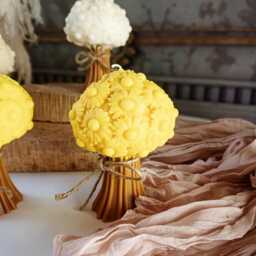 Handmade Sunflower Bouquet Candle Soy & Bee Wax Decor - thumbnail 4