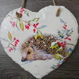 Hedgehog Slate Heart Wall Hanging - Rustic Woodland Decor With Winter Berries - thumbnail 2