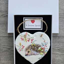 Hedgehog Slate Heart Wall Hanging - Rustic Woodland Decor With Winter Berries - thumbnail 3