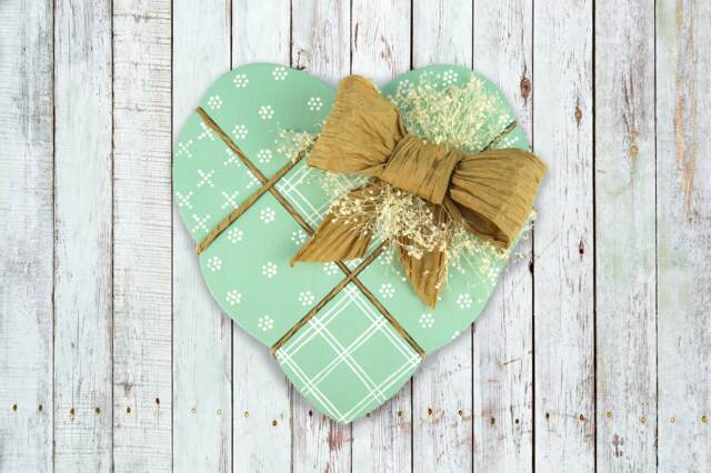 Victorian Green Country Heart Wall Hanging Hemp Cord & Paper Bow - image 1
