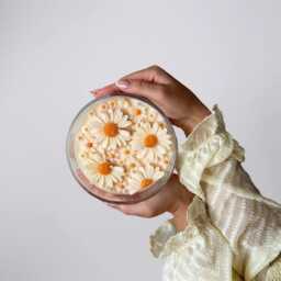 xl Daisy Candle 3-Wick Soy Wax Floral Scent - Boho Home Decor - thumbnail 1
