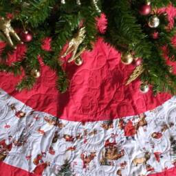 Extra Large Traditional Christmas Tree Skirt, Santa, Decoration - thumbnail 3