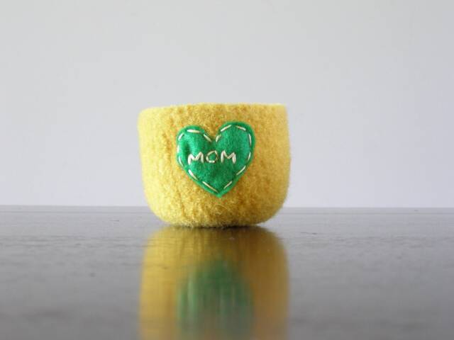 "Felted Ring Bowl - Bright Yellow Wool With Green Heart & ""Mom" - image 1