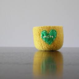 "Felted Ring Bowl - Bright Yellow Wool With Green Heart & ""Mom" - thumbnail 3