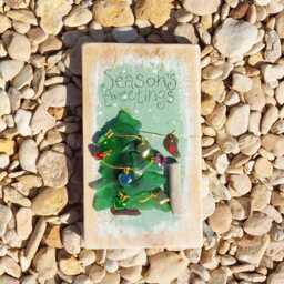"Sea Glass Robin Christmas Tree Wall Art, Decor, Handmade Festive Gift, " - thumbnail 4