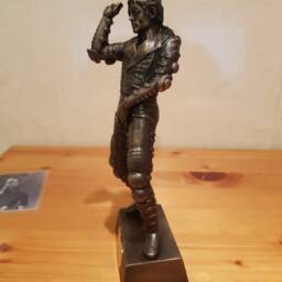 Michael Jackson Figurine, Limited Edition Bronzed Statue With Collectors Card - thumbnail 3