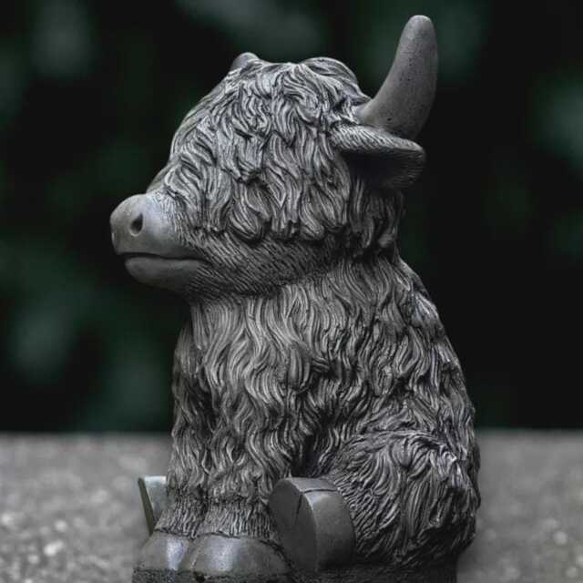 Sitting Highland Cow Statue Cement Scottish Sculpture Farmhouse Decoration Outdoor Cattle Ornament Stone Animal Figurine Gift - image 1