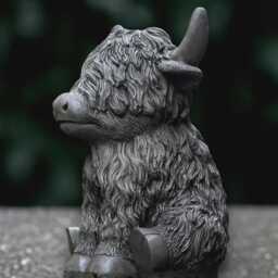 Sitting Highland Cow Statue Cement Scottish Sculpture Farmhouse Decoration Outdoor Cattle Ornament Stone Animal Figurine Gift - thumbnail 1
