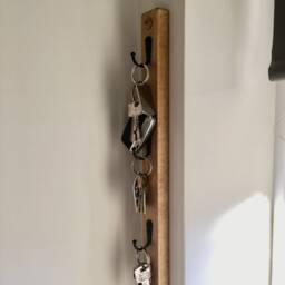 Handmade Oak Waxed Key Rail Slim Vertical Holder - thumbnail 2