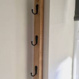 Handmade Oak Waxed Key Rail Slim Vertical Holder - thumbnail 3