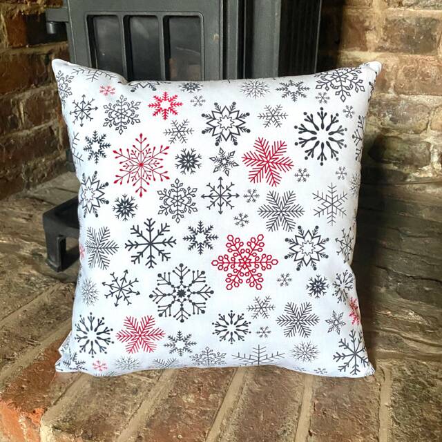 968. Christmas Snowflakes 100% Cotton Cushion Cover. Various Sizes - image 1