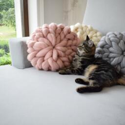 Chunky Knit Pillow, Decorative Cushion, Gift For Her, Housewarming Gift, Round Merino Wool, Extreme Knitting - thumbnail 4