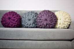 Chunky Knit Pillow, Decorative Cushion, Gift For Her, Housewarming Gift, Round Merino Wool, Extreme Knitting