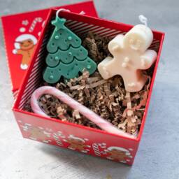 Gingerbread Men Soy Wax Candle - Christmas Home Decor - thumbnail 4