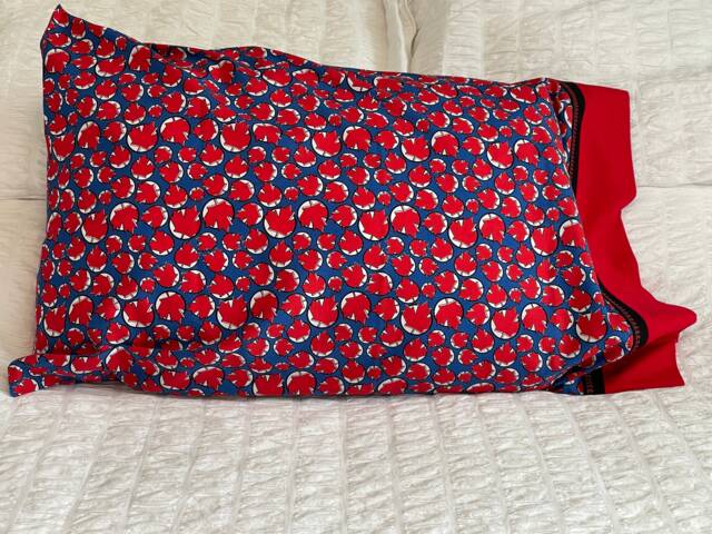 Canadian Pillow Case - Gift Canada Maple Leaf On Blue Standard - image 1