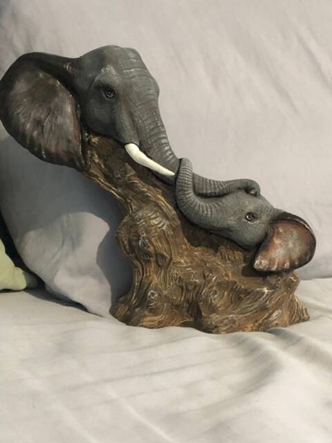 Moma & Baby Elephants - image 1