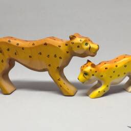 Toy Cheetah Wood Colored Orange + Dots Large - thumbnail 2