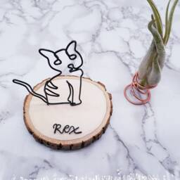 Tabby Cat Wire Sculpture, Pet Memorial, Desk Decor - thumbnail 3
