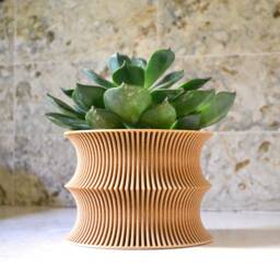 "Wooden Planter ""Curvy" - thumbnail 1