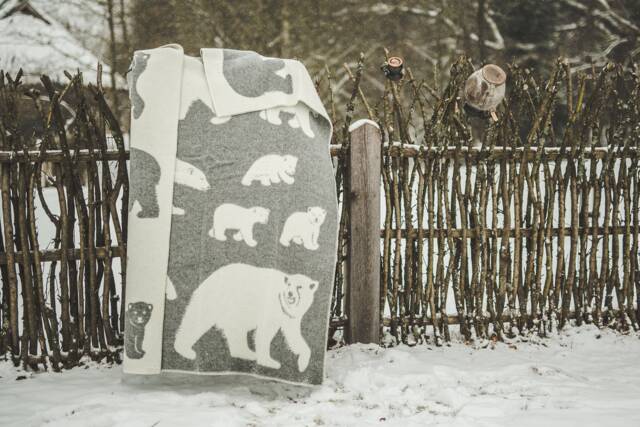 Wool Blanket Reversible New Zealand Throw With Bear Design - image 1