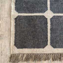 Handwoven Wool Jute Flatweave Rug - Charcoal Base With Natural Beige Grid Pattern - thumbnail 3