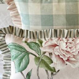 Colefax & Fowler, Giselle, Shell Pink Linen, Floral Frilled Lumbar Cushion Cover, Handmade Designer Throw Pillow, Modern Farmhouse Decor - thumbnail 4