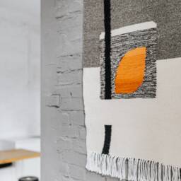 Moonlight Gray - Handwoven Modern Kilim Eclectic Area Rug Geometrical Wall Hanging Tapestry Tartaruga Studio - thumbnail 4